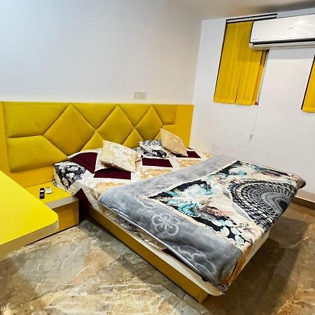 Couple Friendly Hotel - Sunset 오르차 외부 사진