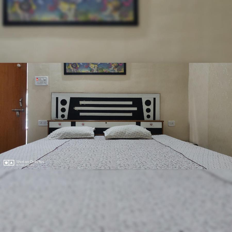 Couple Friendly Hotel - Sunset 오르차 외부 사진