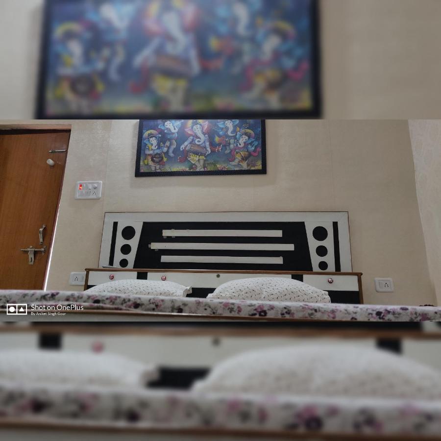 Couple Friendly Hotel - Sunset 오르차 외부 사진