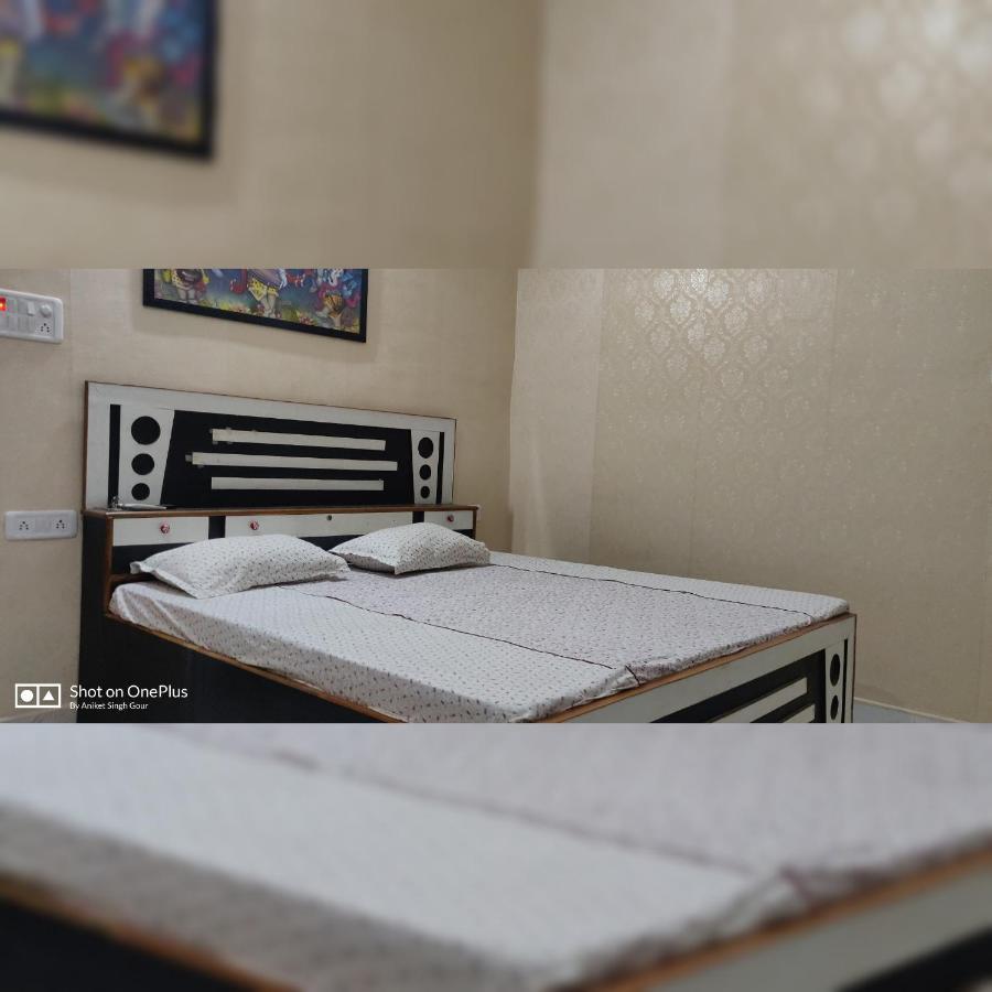 Couple Friendly Hotel - Sunset 오르차 외부 사진