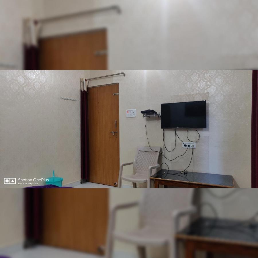 Couple Friendly Hotel - Sunset 오르차 외부 사진