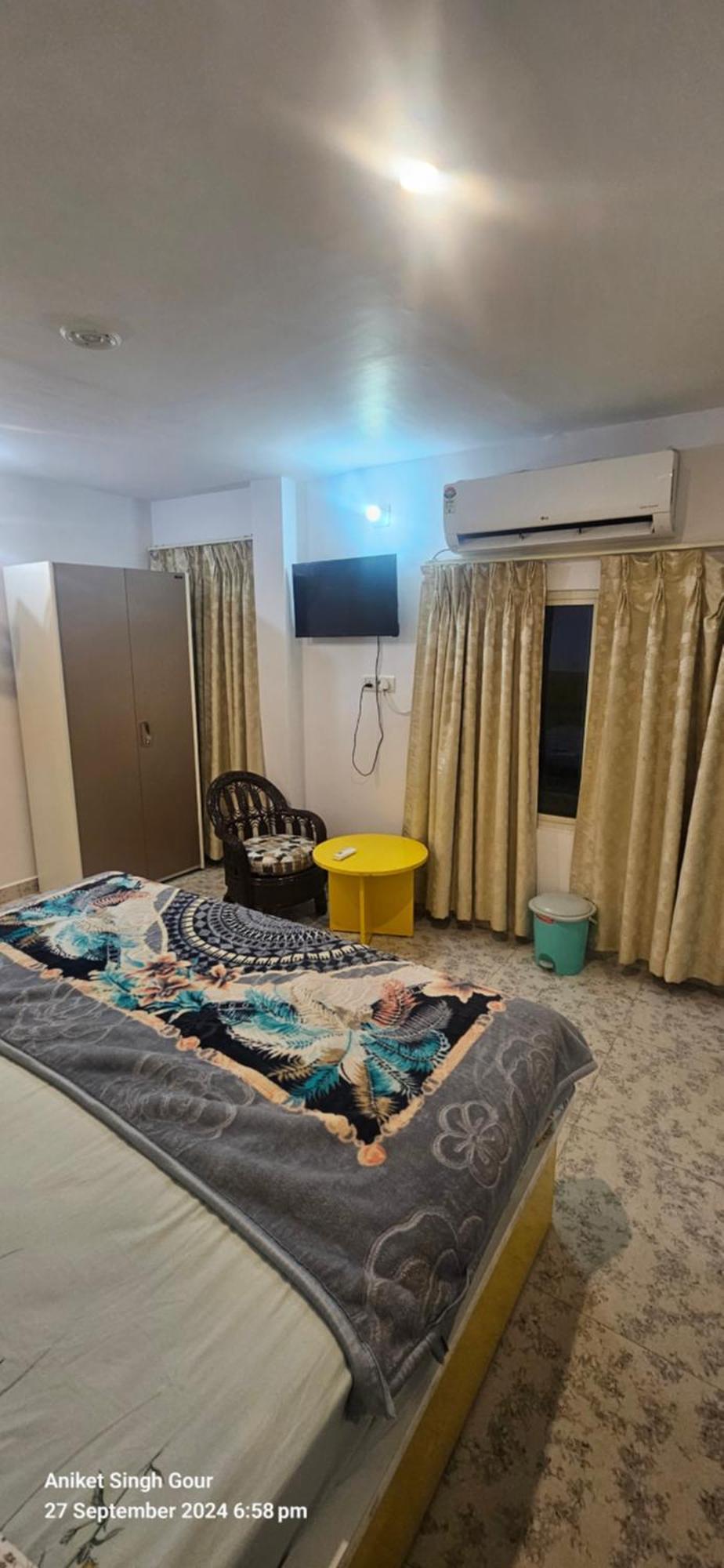 Couple Friendly Hotel - Sunset 오르차 외부 사진