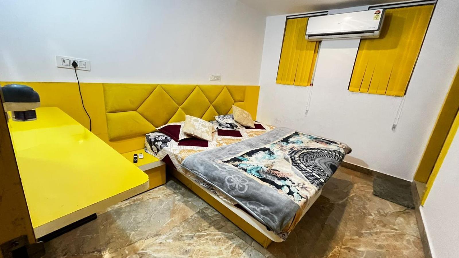 Couple Friendly Hotel - Sunset 오르차 외부 사진