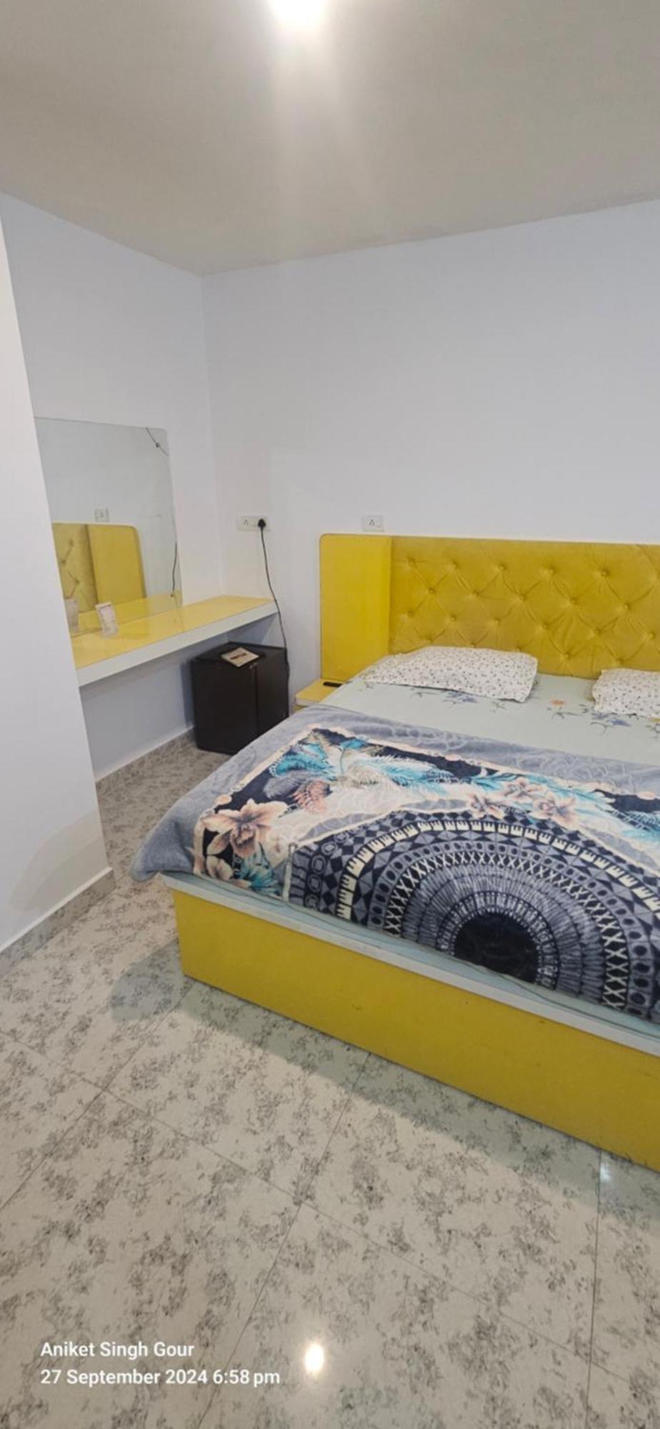 Couple Friendly Hotel - Sunset 오르차 외부 사진